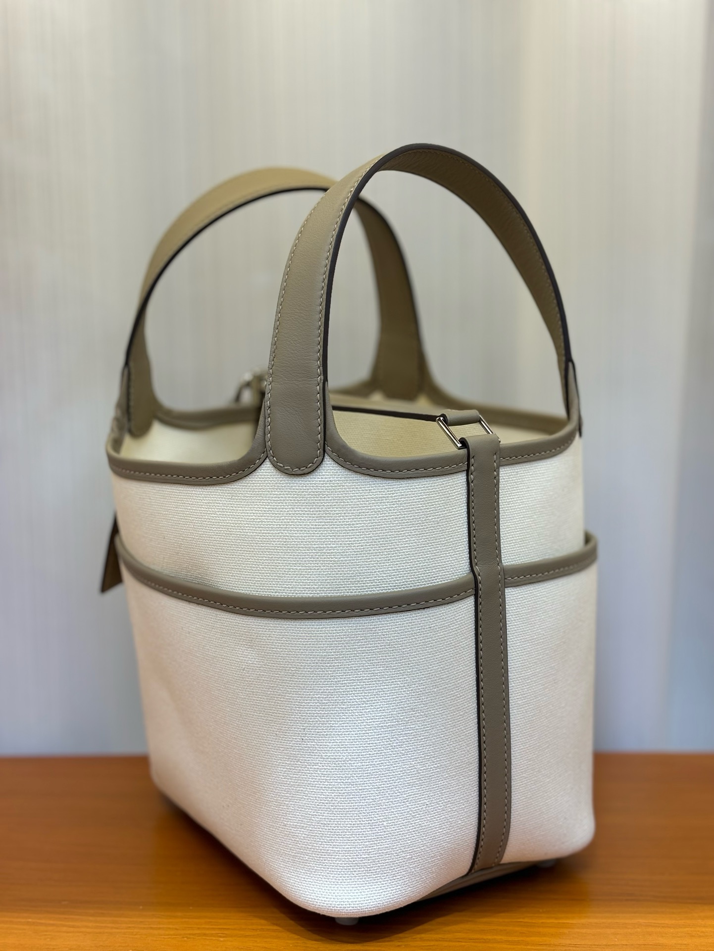 Hermes Picotin Lock 18 Pocket Bag In White/Grey 